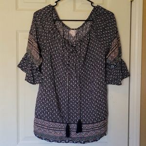 Bailey & Chloe Pretty peasant shirt. Blue. LG. EUC. soft & flowy rayon